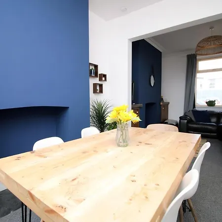 Central Cardiff - 3 Bedroom Home - Free Parking - Walk To Shopping Town Centre And Cardiff Castle Exterior photo