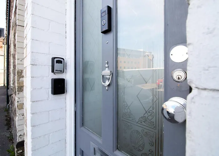 Central Cardiff - 3 Bedroom Home - Free Parking - Walk To Shopping Town Centre And Cardiff Castle