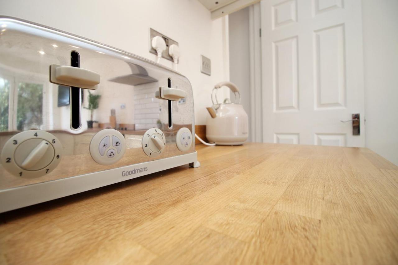 Casa vacanze - 3 Bedroom - Free Parking - Walk To Shopping Town Centre And Castle