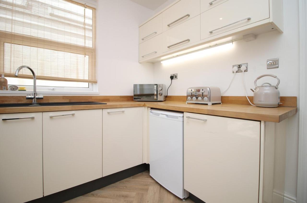 - 3 Bedroom - Free Parking - Walk To Shopping Town Centre And Castle Casa vacanze Cardiff