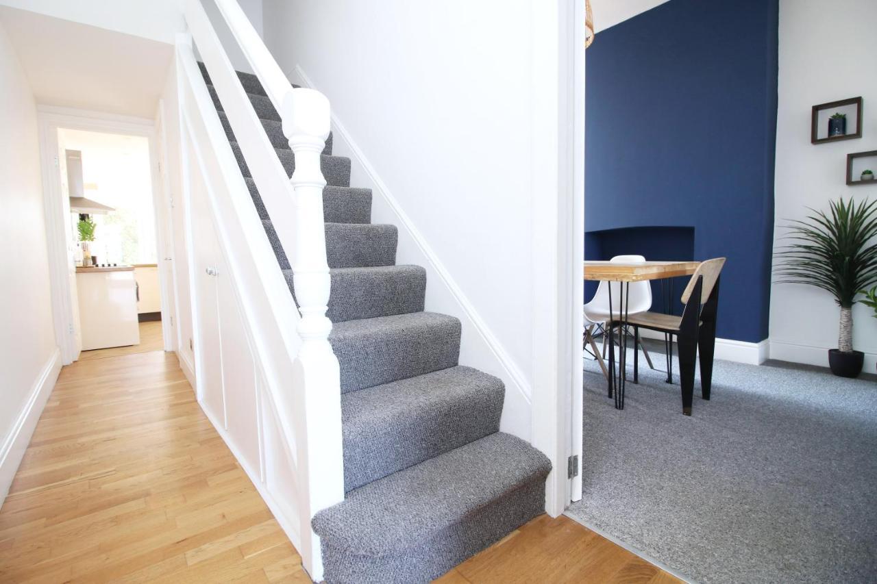 - 3 Bedroom - Free Parking - Walk To Shopping Town Centre And Castle Casa vacanze