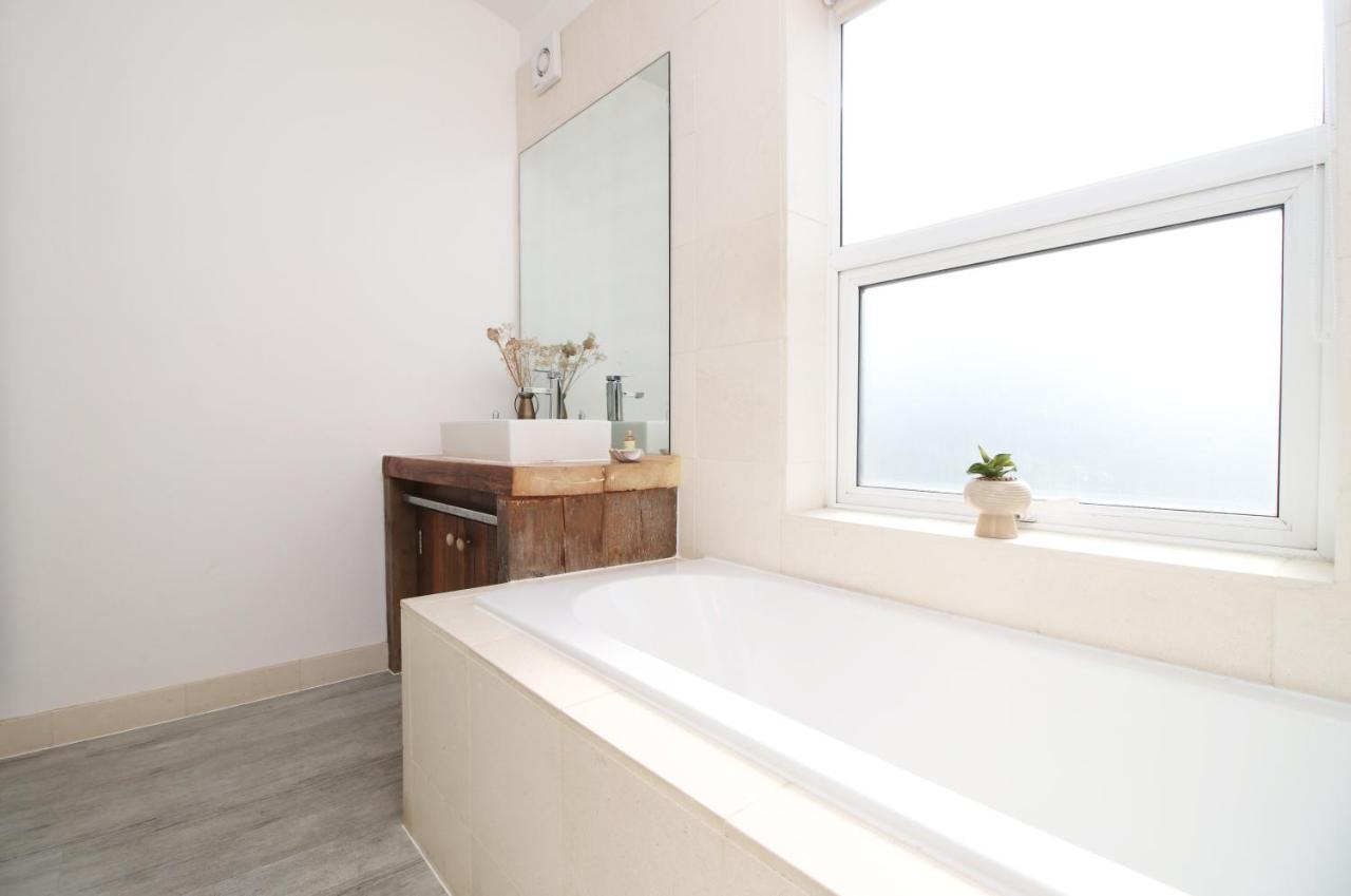 Casa vacanze - 3 Bedroom - Free Parking - Walk To Shopping Town Centre And Castle Cardiff