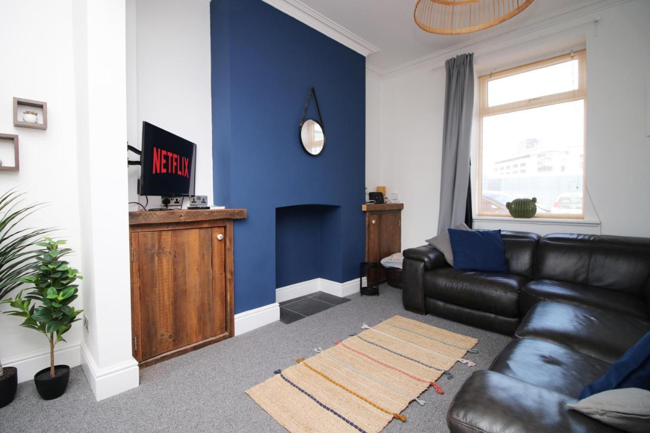 - 3 Bedroom - Free Parking - Walk To Shopping Town Centre And Castle Casa vacanze