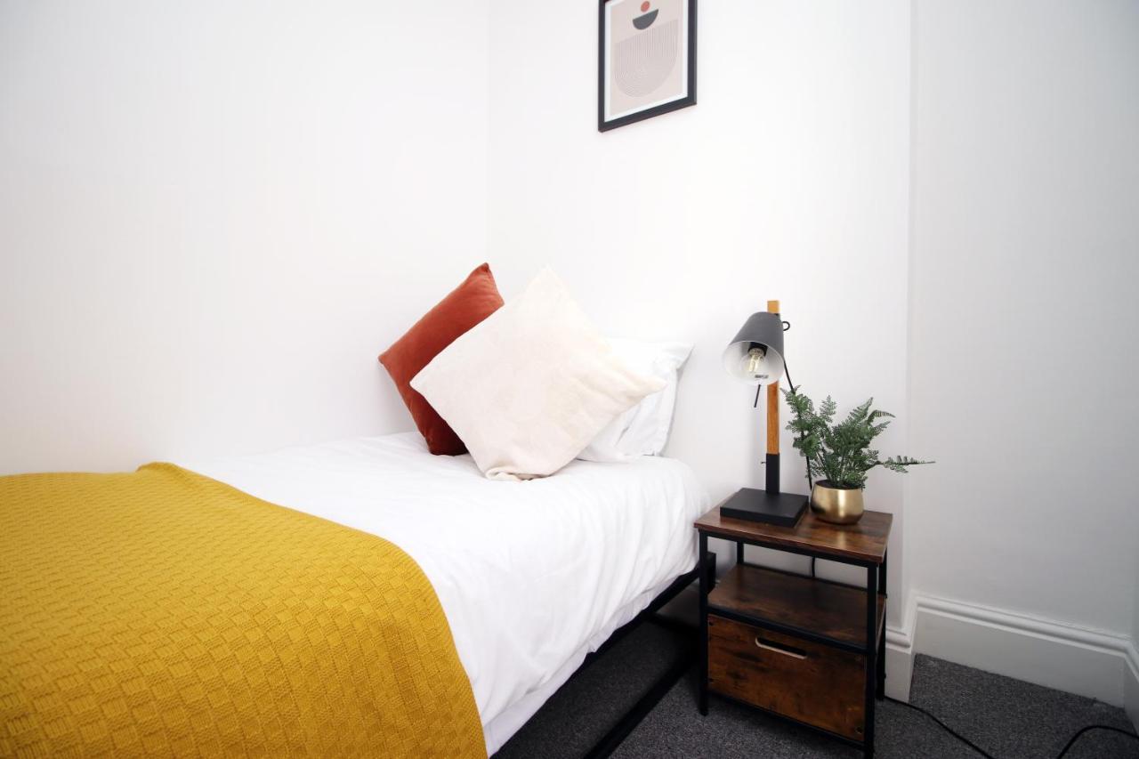 - 3 Bedroom - Free Parking - Walk To Shopping Town Centre And Castle Casa vacanze