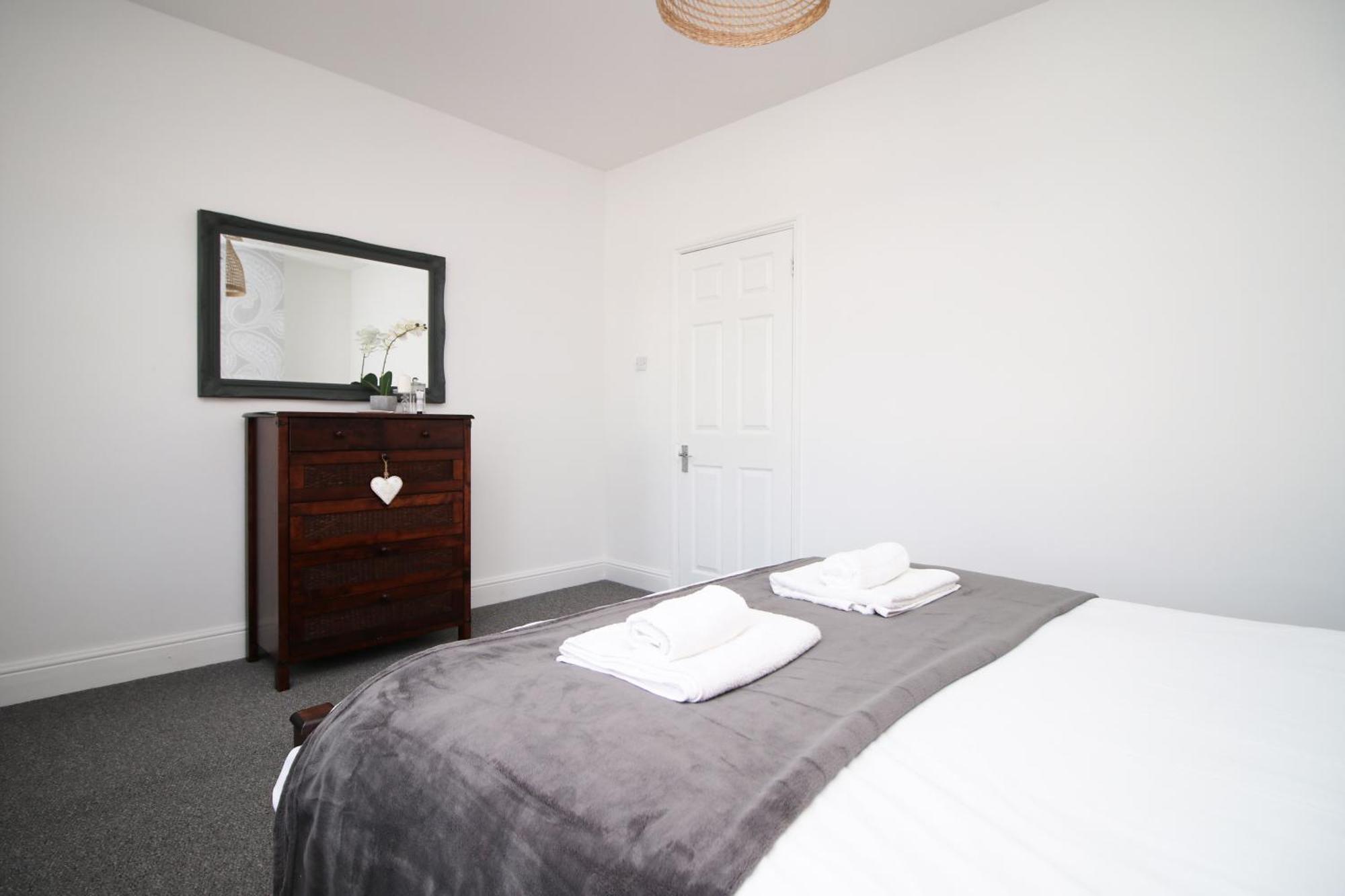 - 3 Bedroom - Free Parking - Walk To Shopping Town Centre And Castle Casa vacanze Cardiff