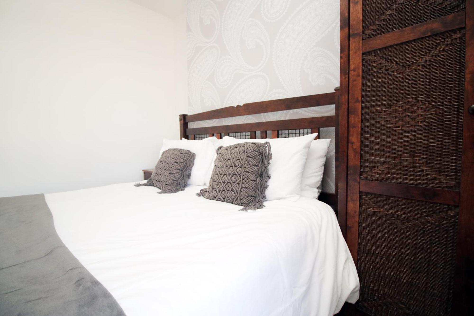 - 3 Bedroom - Free Parking - Walk To Shopping Town Centre And Castle Casa vacanze *