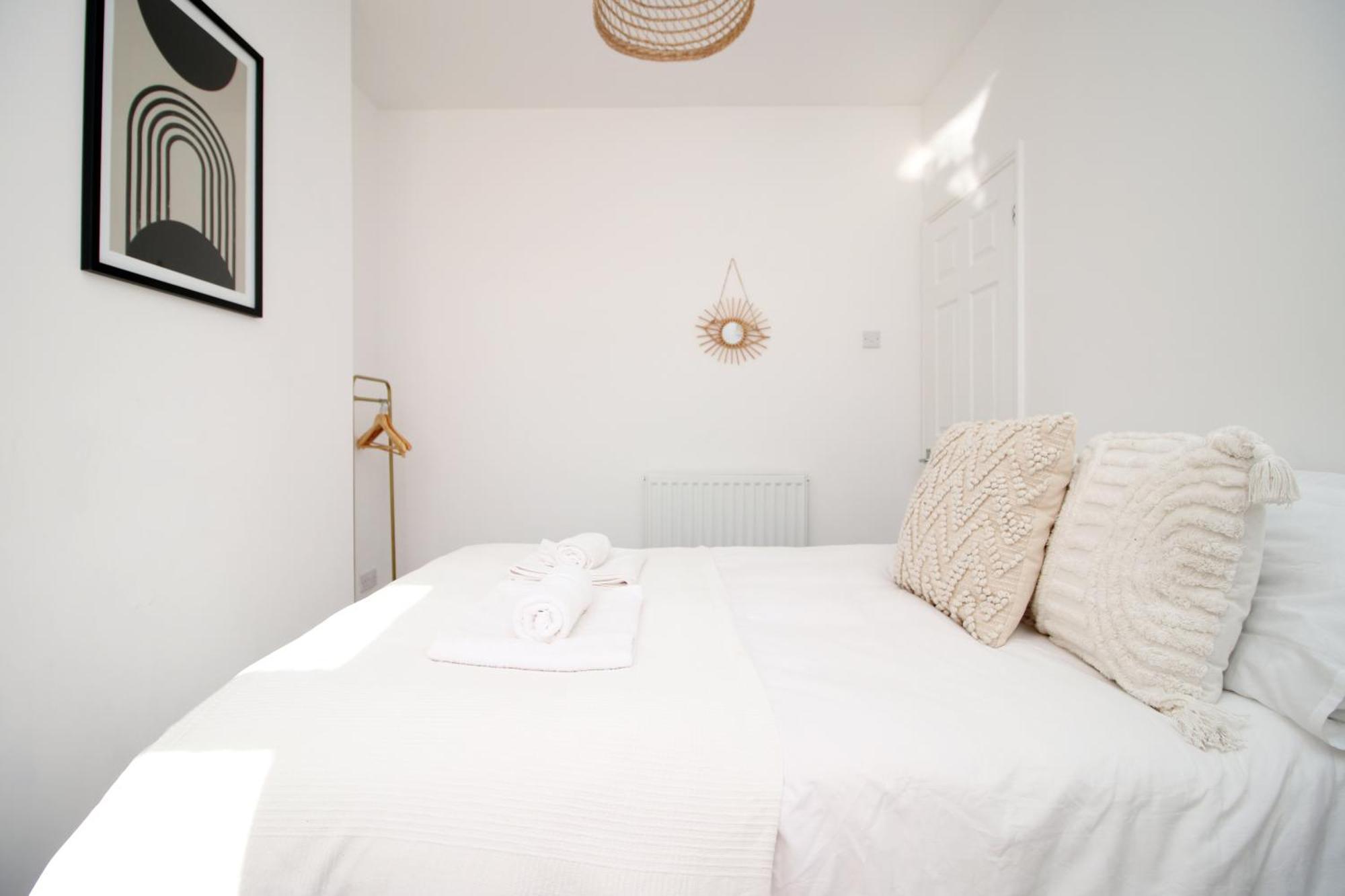 - 3 Bedroom - Free Parking - Walk To Shopping Town Centre And Castle Casa vacanze *