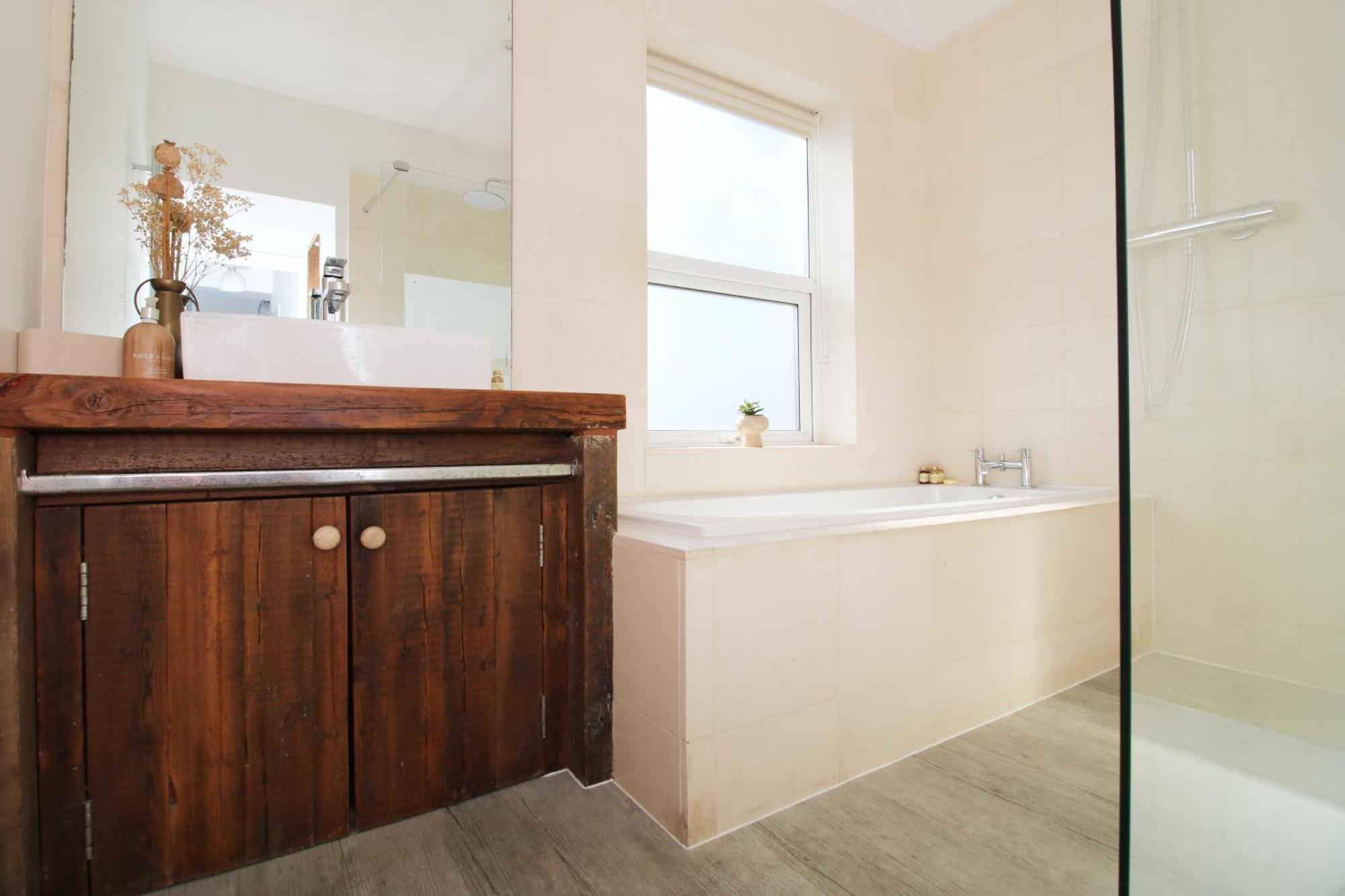 Casa vacanze - 3 Bedroom - Free Parking - Walk To Shopping Town Centre And Castle
