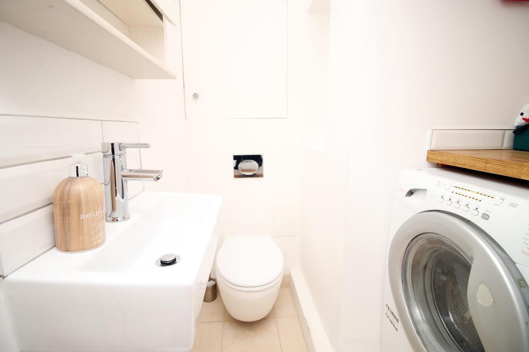 - 3 Bedroom - Free Parking - Walk To Shopping Town Centre And Castle Casa vacanze