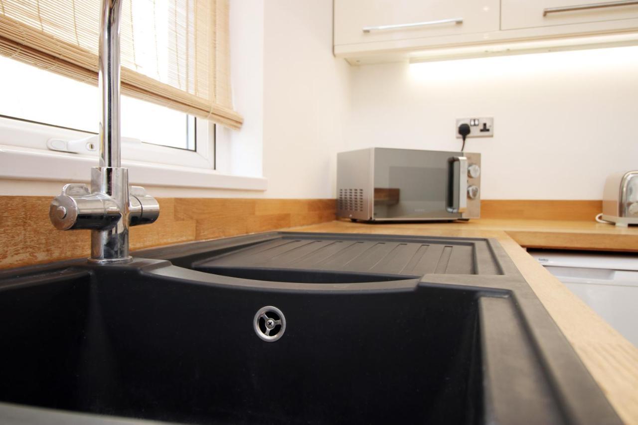 Hébergement de vacances - 3 Bedroom - Free Parking - Walk To Shopping Town Centre And Castle Cardiff
