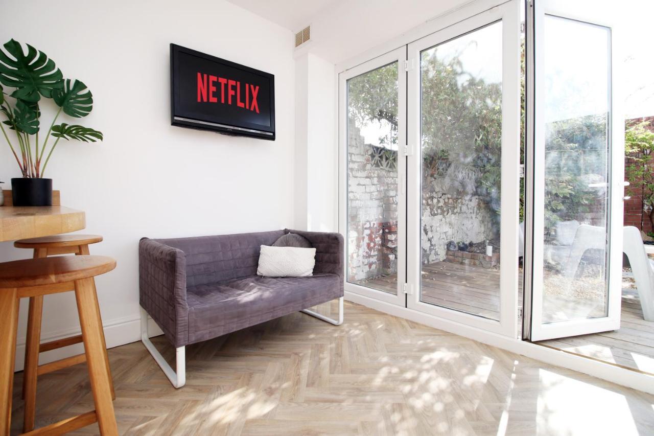 - 3 Bedroom - Free Parking - Walk To Shopping Town Centre And Castle Hébergement de vacances