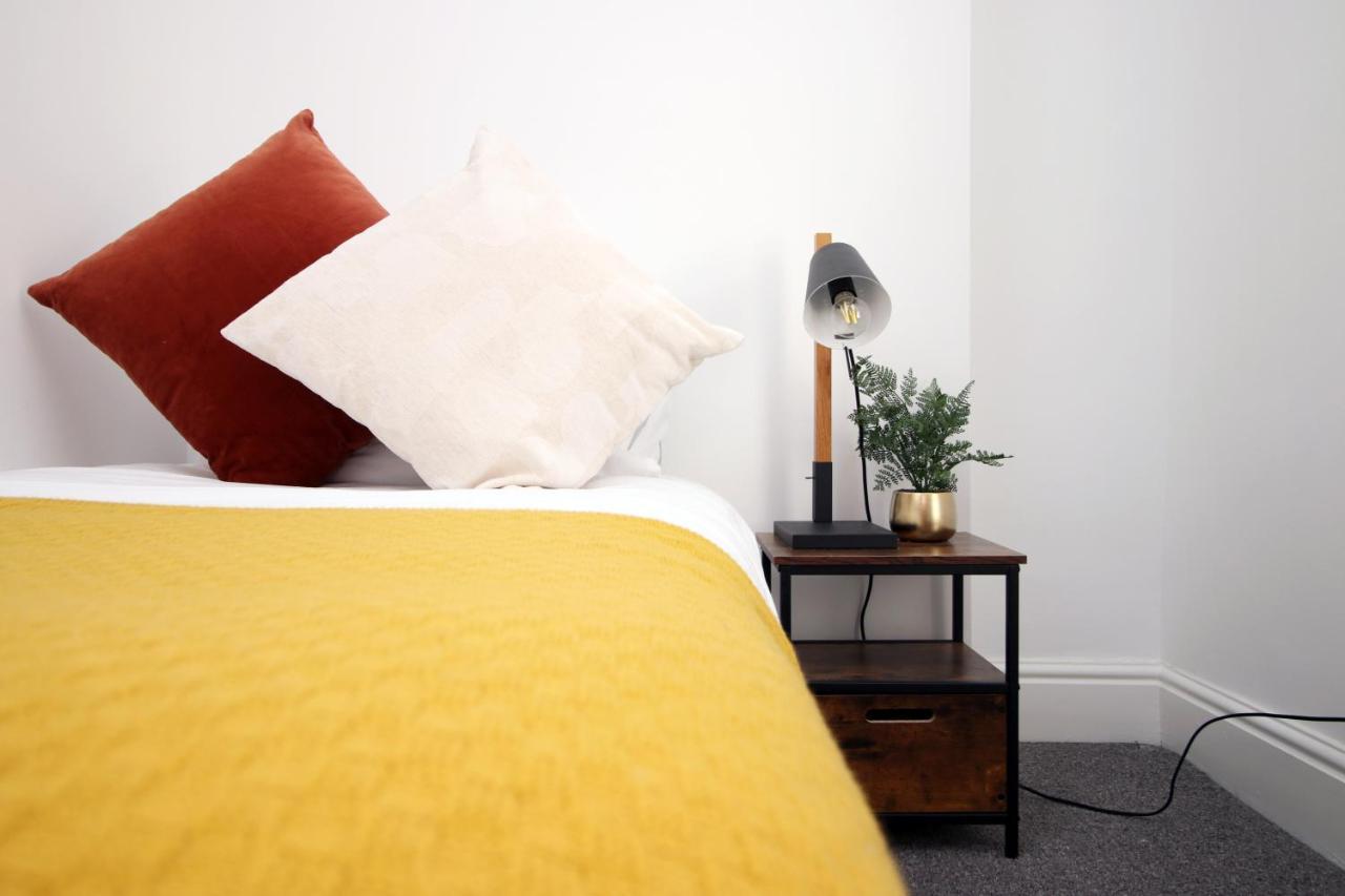Hébergement de vacances - 3 Bedroom - Free Parking - Walk To Shopping Town Centre And Castle Cardiff